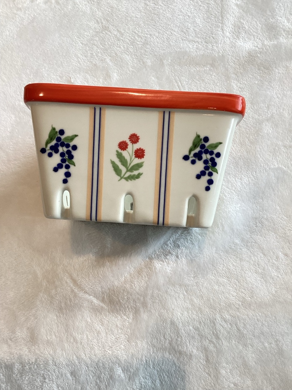 Anthropologie Berry Basket Large Lotta Stoneware New Red Strawberry Blueberry - Picture 6 of 13